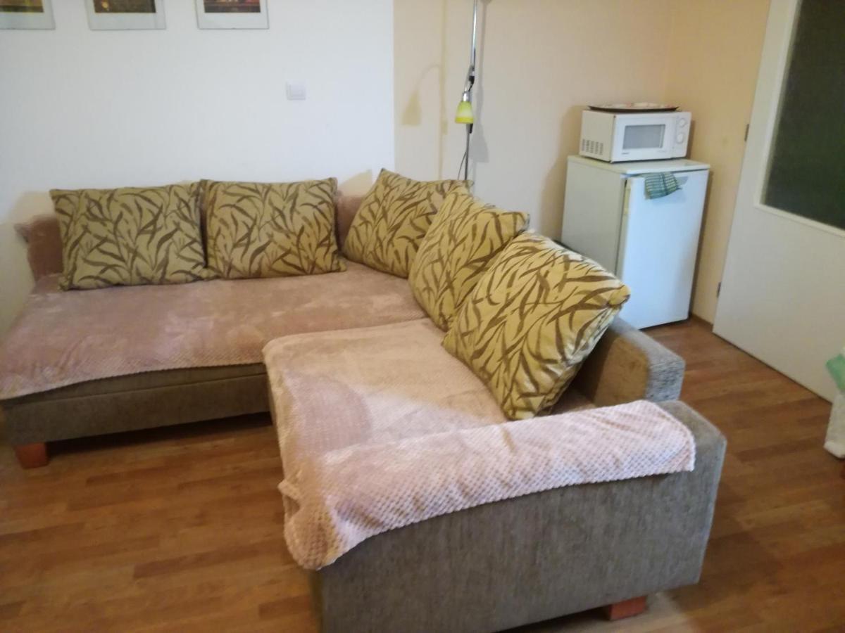 Apartman Orbit Karlov  Exteriör bild
