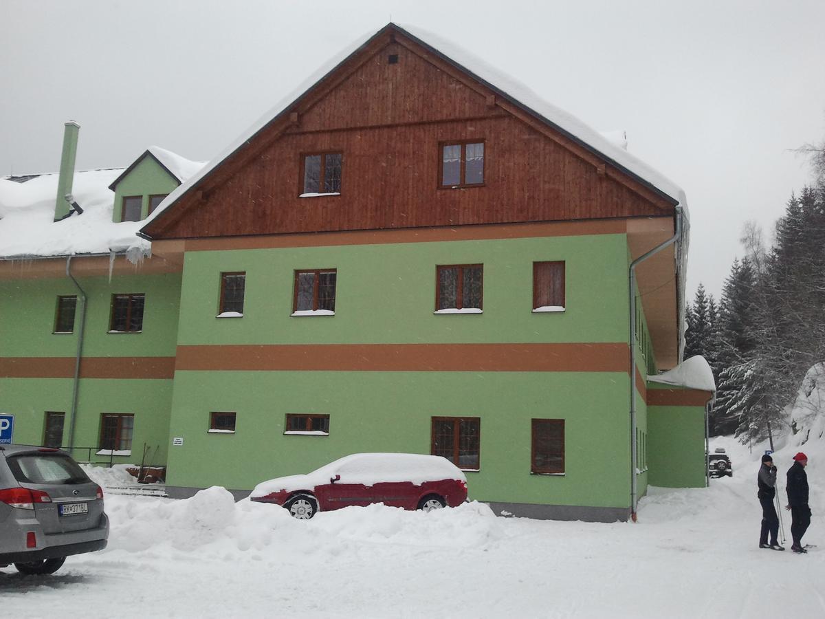 Apartman Orbit Karlov  Exteriör bild